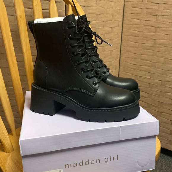 Madden Girl Shoes - NWB Madden Girl 9 black zipper side 2.5” chunky heel moto combat boots